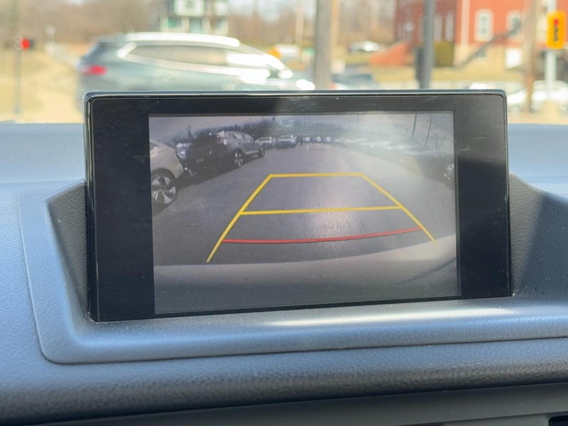 Lexus CT 200h Vehicle Full-screen Gallery Image 21