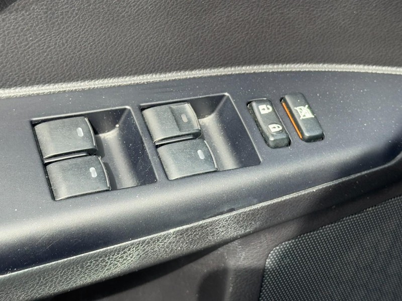 Lexus CT 200h Vehicle Full-screen Gallery Image 22