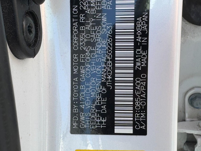 Lexus CT 200h Vehicle Full-screen Gallery Image 24