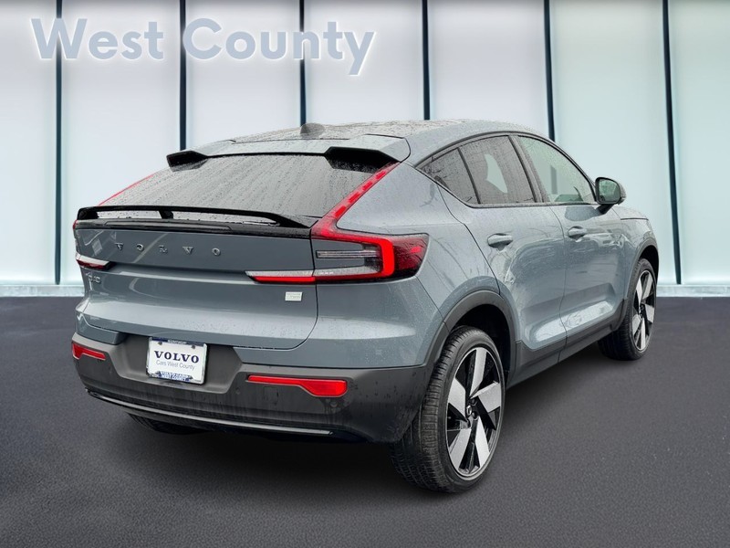 Volvo C40 Recharge Pure Electric Vehicle Full-screen Gallery Image 03