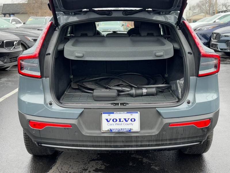 Volvo C40 Recharge Pure Electric Vehicle Full-screen Gallery Image 04