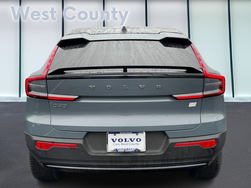 Volvo C40 Recharge Pure Electric Vehicle Full-screen Gallery Image 05