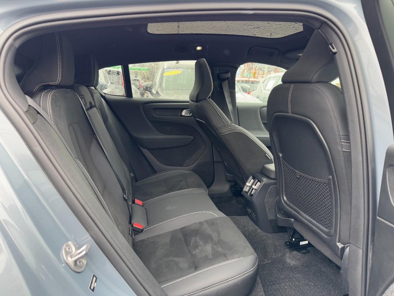 Volvo C40 Recharge Pure Electric Vehicle Full-screen Gallery Image 10