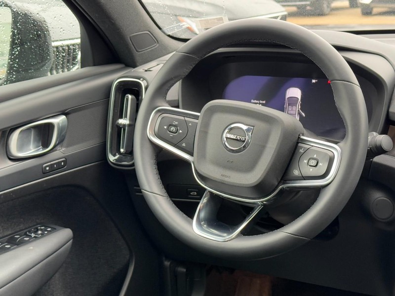 Volvo C40 Recharge Pure Electric Vehicle Full-screen Gallery Image 12