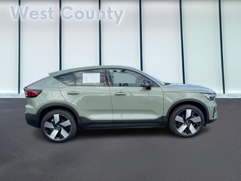 Volvo C40 Recharge Pure Electric Vehicle Full-screen Gallery Image 02