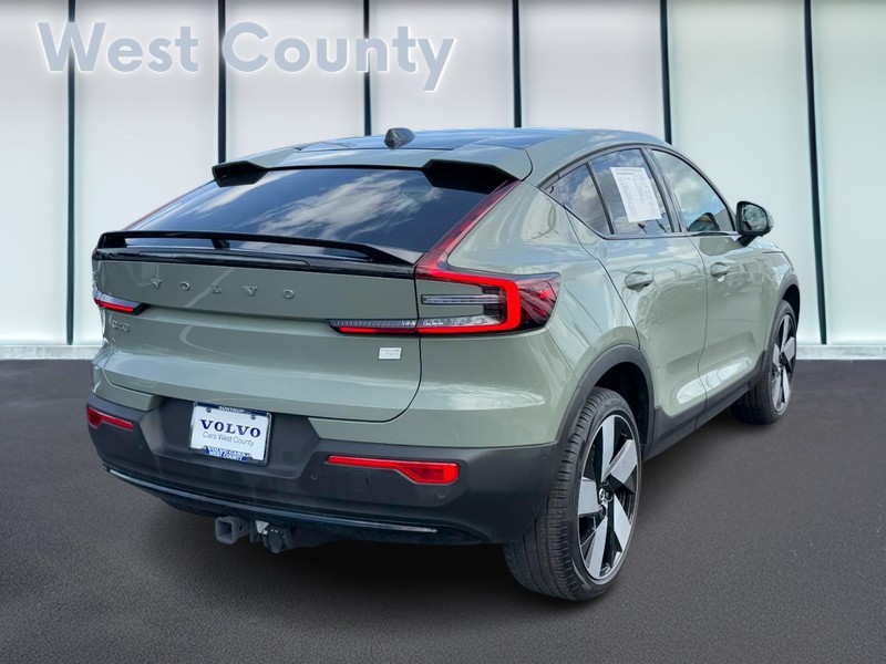 Volvo C40 Recharge Pure Electric Vehicle Full-screen Gallery Image 03