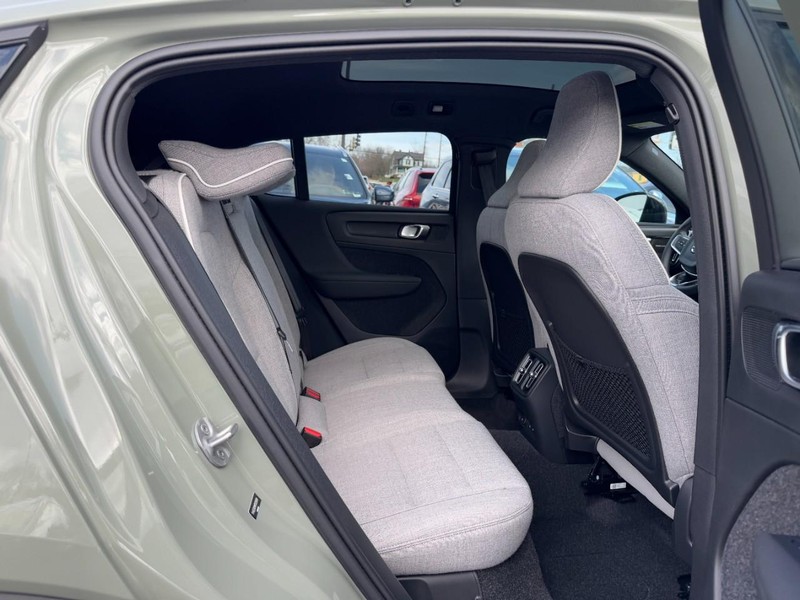 Volvo C40 Recharge Pure Electric Vehicle Full-screen Gallery Image 10