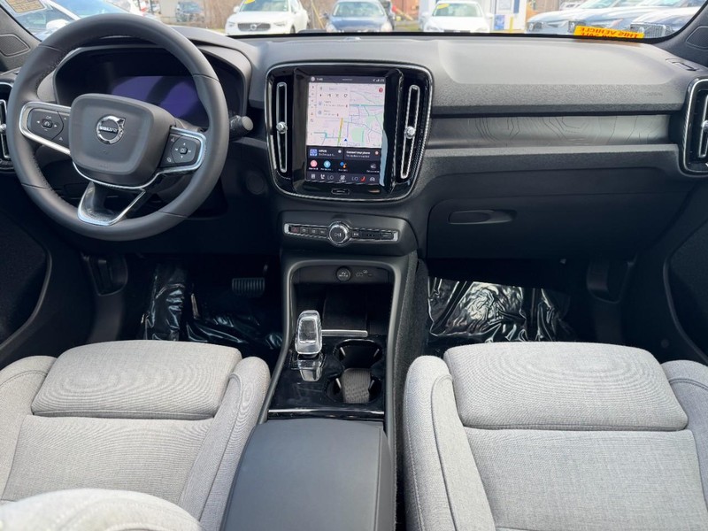 Volvo C40 Recharge Pure Electric Vehicle Full-screen Gallery Image 11