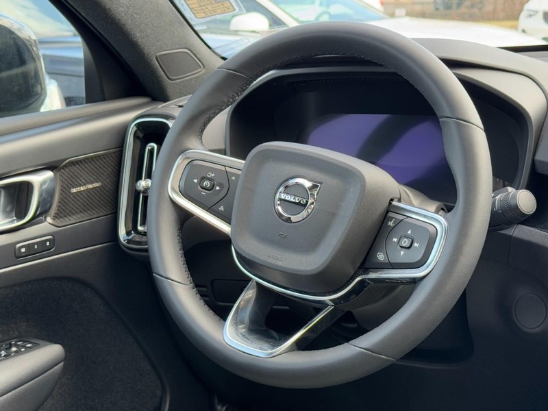 Volvo C40 Recharge Pure Electric Vehicle Full-screen Gallery Image 12