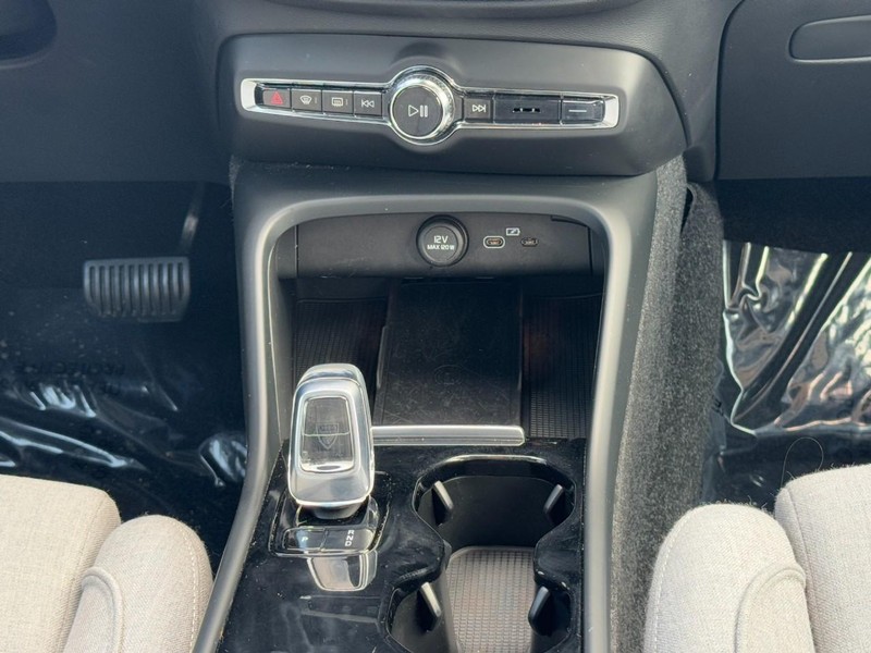 Volvo C40 Recharge Pure Electric Vehicle Full-screen Gallery Image 14