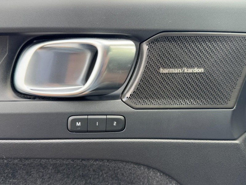 Volvo C40 Recharge Pure Electric Vehicle Full-screen Gallery Image 16