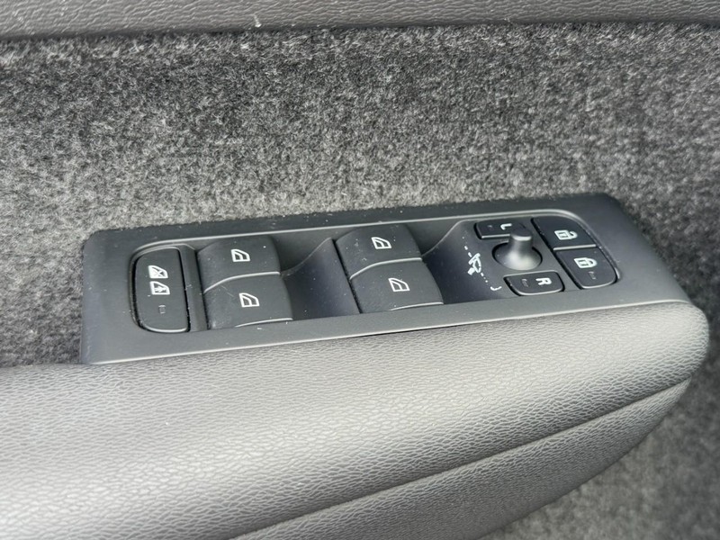 Volvo C40 Recharge Pure Electric Vehicle Full-screen Gallery Image 22