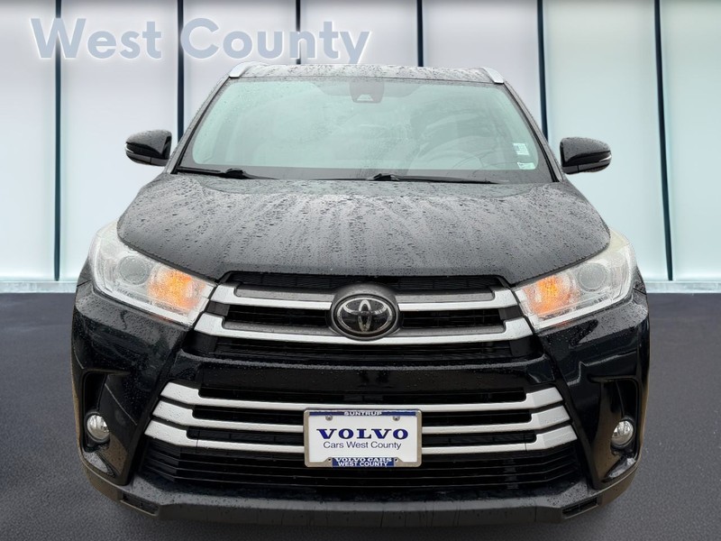 Toyota Highlander Vehicle Full-screen Gallery Image 09