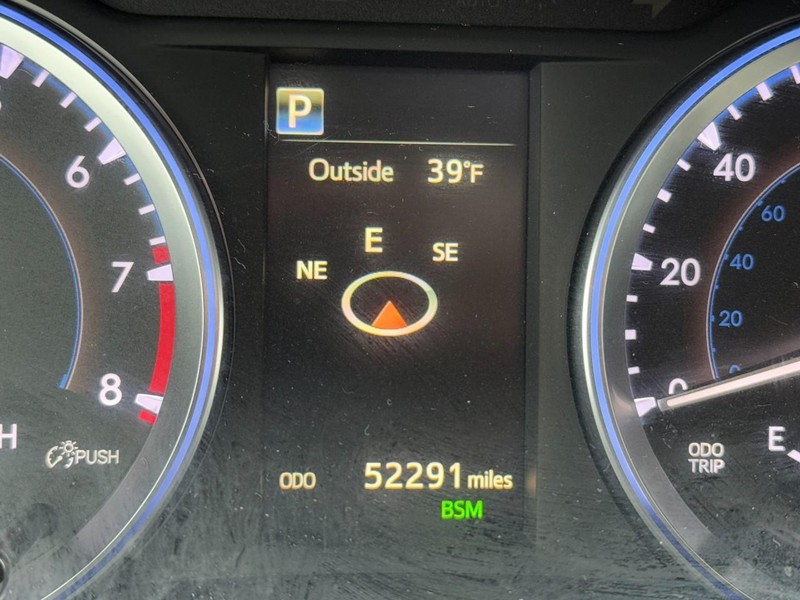 Toyota Highlander Vehicle Full-screen Gallery Image 18