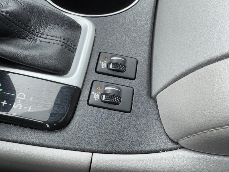 Toyota Highlander Vehicle Full-screen Gallery Image 19