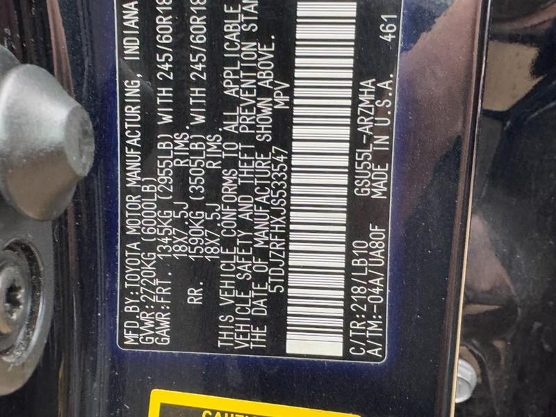 Toyota Highlander Vehicle Full-screen Gallery Image 23