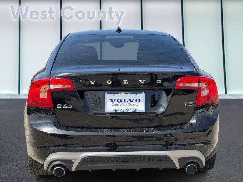 Volvo S60 Vehicle Full-screen Gallery Image 05