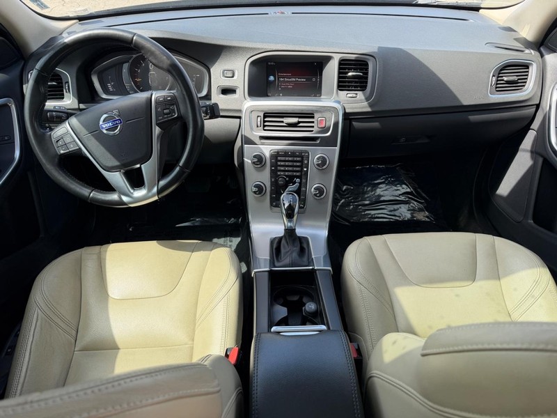 Volvo S60 Vehicle Full-screen Gallery Image 11