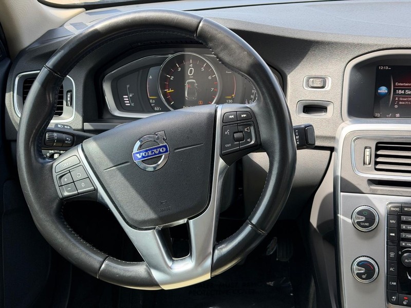 Volvo S60 Vehicle Full-screen Gallery Image 12