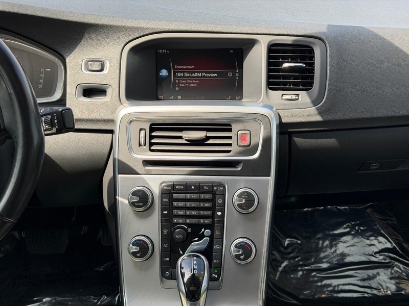 Volvo S60 Vehicle Full-screen Gallery Image 13