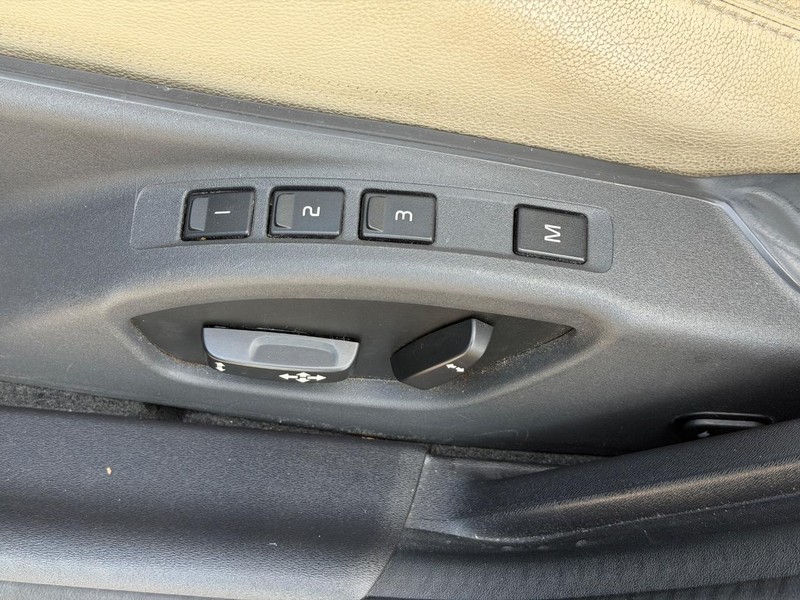 Volvo S60 Vehicle Full-screen Gallery Image 16