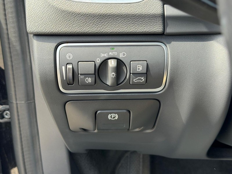 Volvo S60 Vehicle Full-screen Gallery Image 17