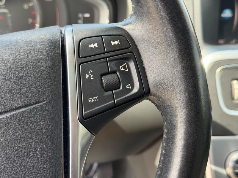 Volvo S60 Vehicle Full-screen Gallery Image 19