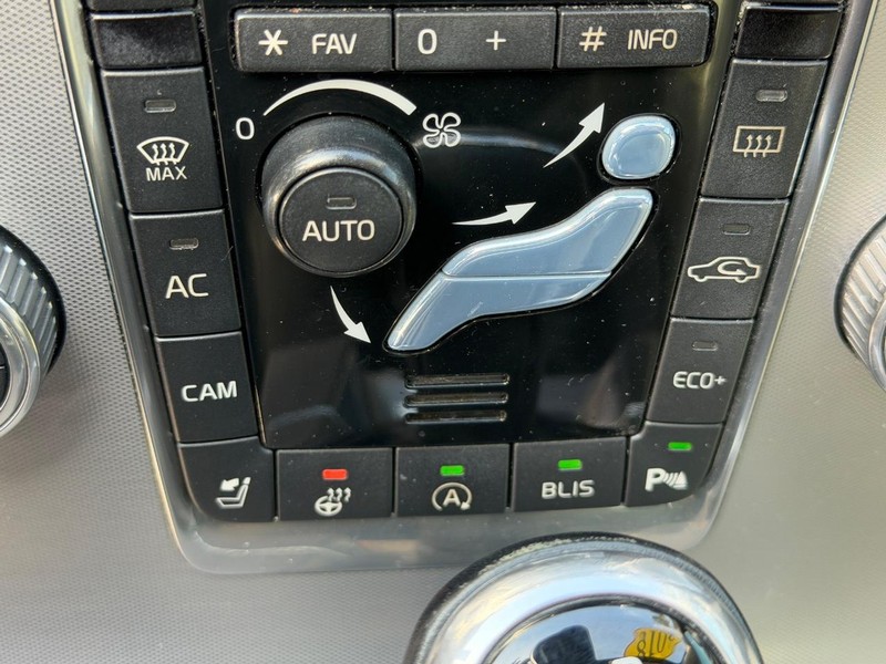 Volvo S60 Vehicle Full-screen Gallery Image 23