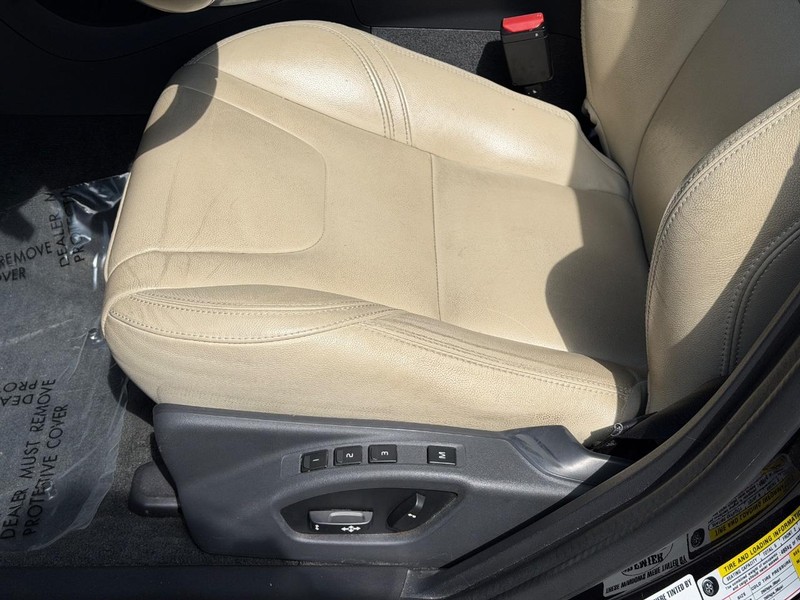 Volvo S60 Vehicle Full-screen Gallery Image 25