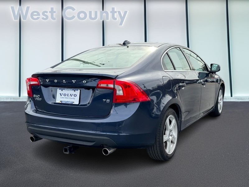 Volvo S60 Vehicle Full-screen Gallery Image 03