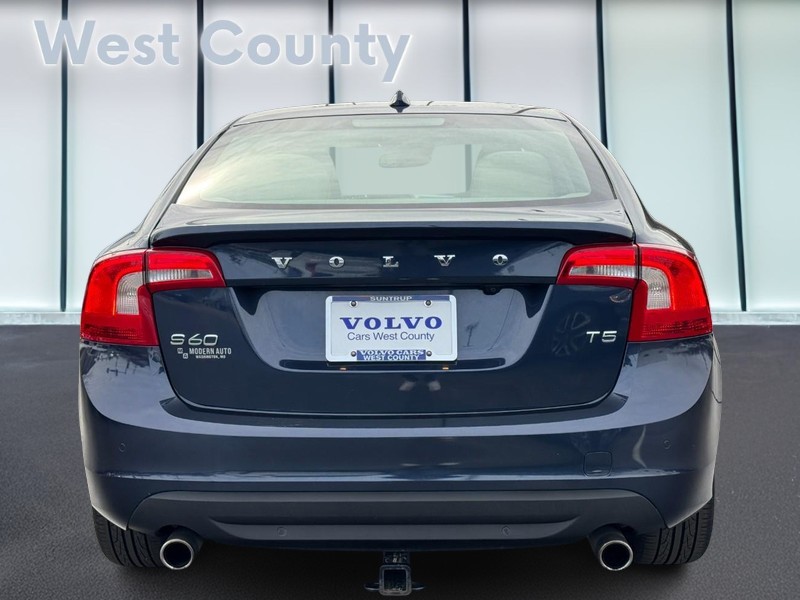 Volvo S60 Vehicle Full-screen Gallery Image 05