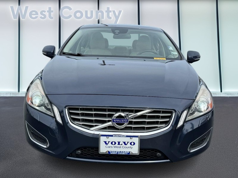 Volvo S60 Vehicle Full-screen Gallery Image 09