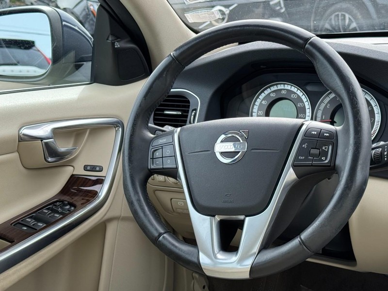 Volvo S60 Vehicle Full-screen Gallery Image 12