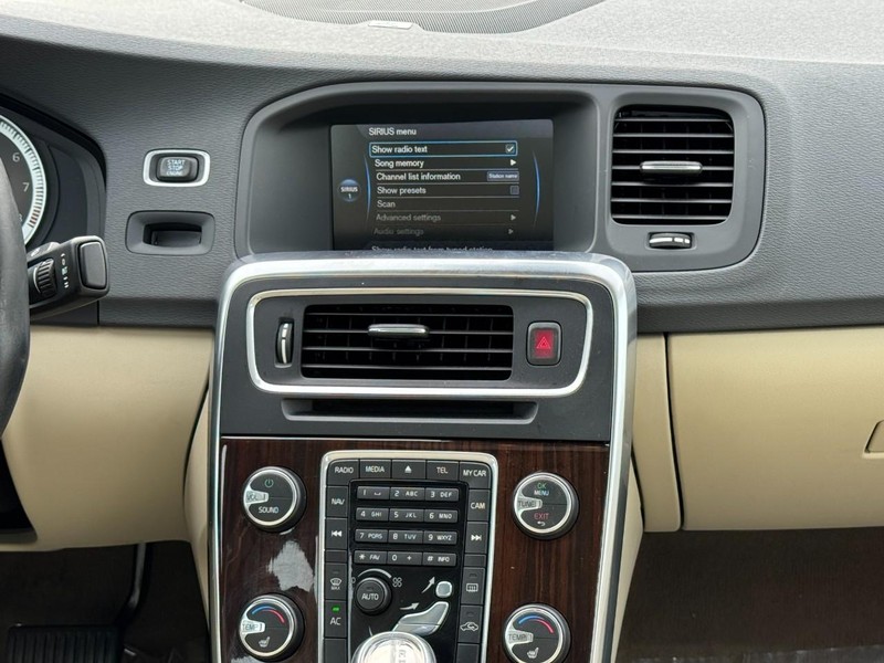 Volvo S60 Vehicle Full-screen Gallery Image 13