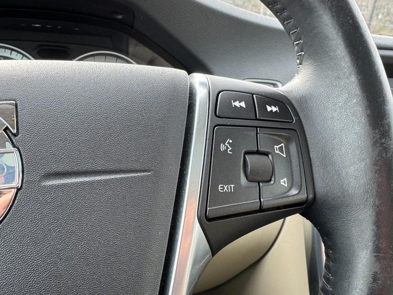 Volvo S60 Vehicle Full-screen Gallery Image 17