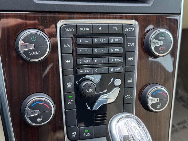 Volvo S60 Vehicle Full-screen Gallery Image 19