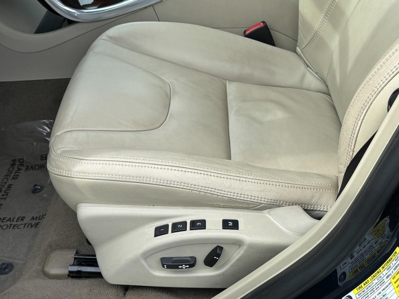 Volvo S60 Vehicle Full-screen Gallery Image 24