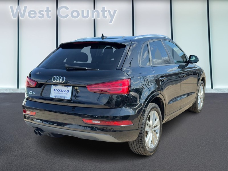 Audi Q3 Vehicle Full-screen Gallery Image 03