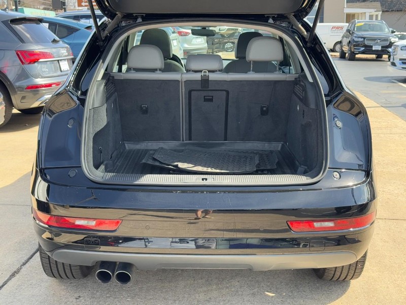 Audi Q3 Vehicle Full-screen Gallery Image 04