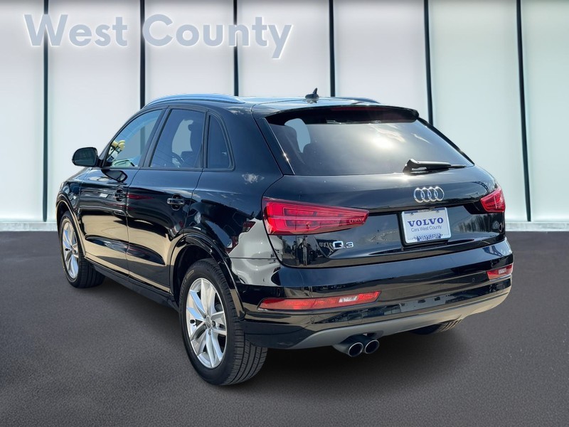 Audi Q3 Vehicle Full-screen Gallery Image 06