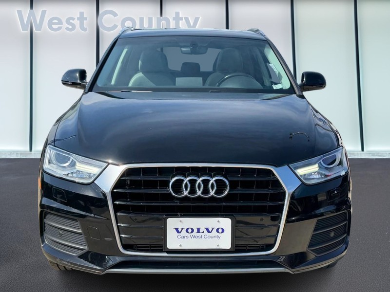 Audi Q3 Vehicle Full-screen Gallery Image 09