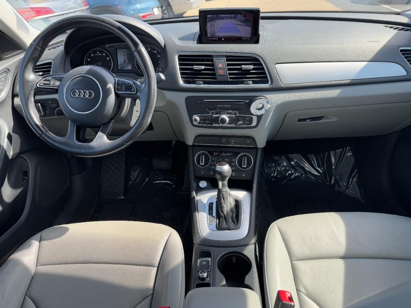 Audi Q3 Vehicle Full-screen Gallery Image 11