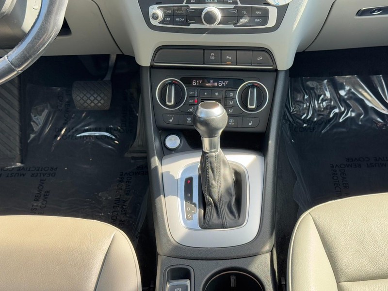 Audi Q3 Vehicle Full-screen Gallery Image 14