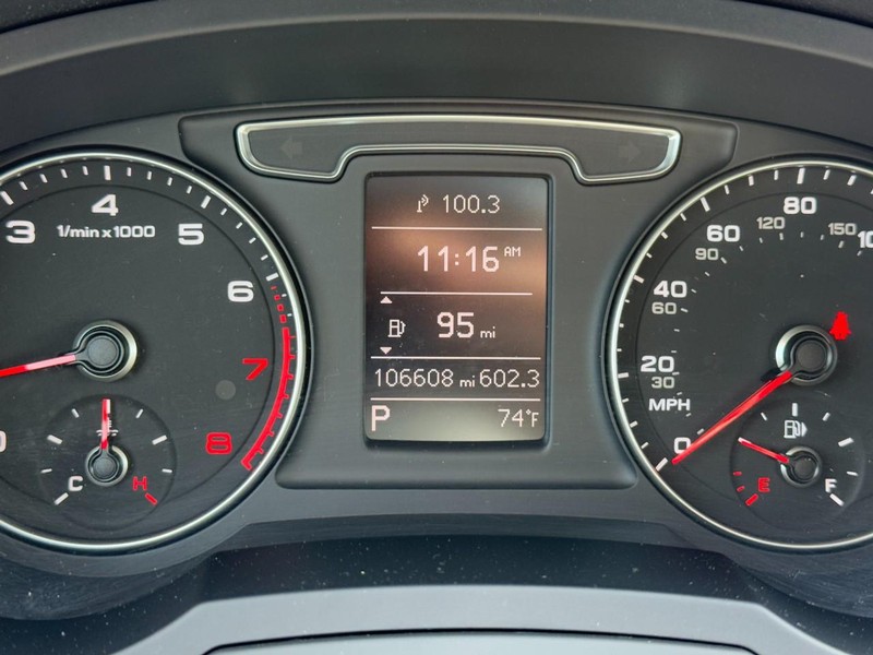 Audi Q3 Vehicle Full-screen Gallery Image 18