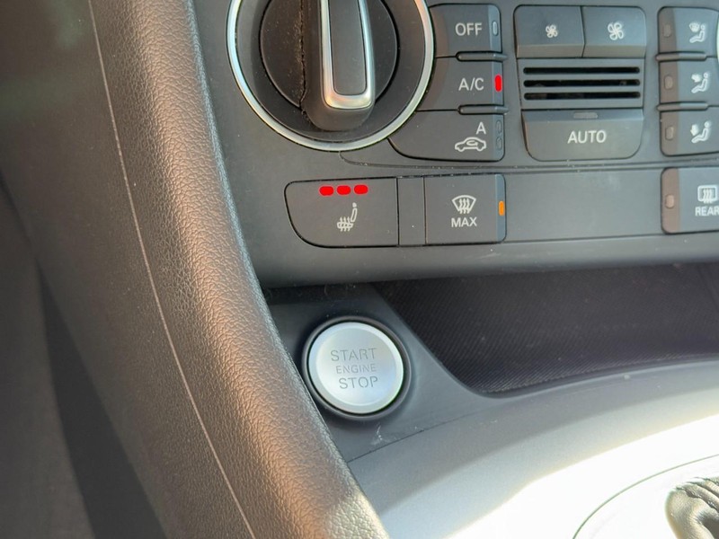 Audi Q3 Vehicle Full-screen Gallery Image 19