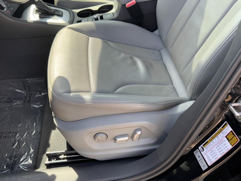 Audi Q3 Vehicle Full-screen Gallery Image 22