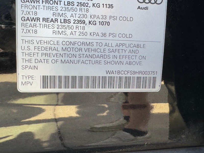 Audi Q3 Vehicle Full-screen Gallery Image 23