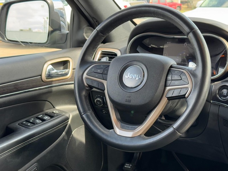 Jeep Grand Cherokee Vehicle Full-screen Gallery Image 12