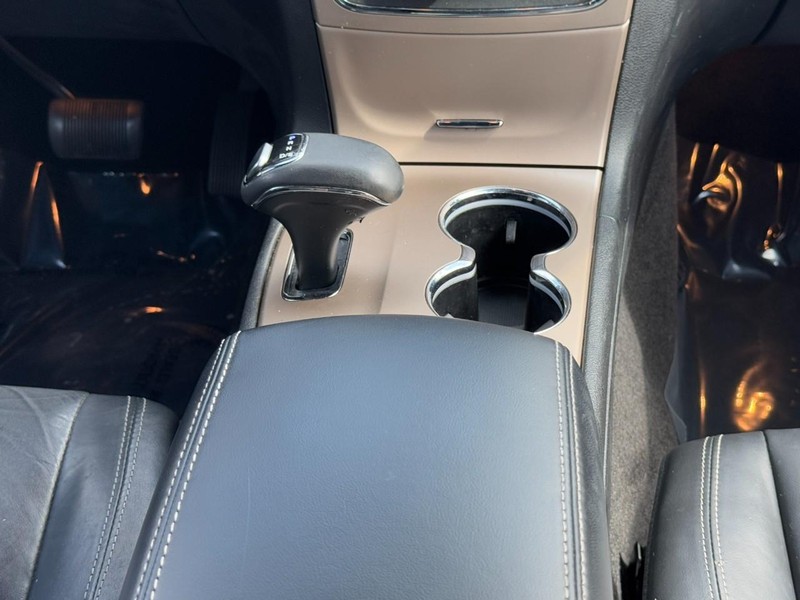 Jeep Grand Cherokee Vehicle Full-screen Gallery Image 14