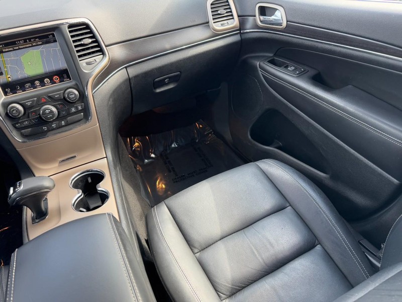 Jeep Grand Cherokee Vehicle Full-screen Gallery Image 15